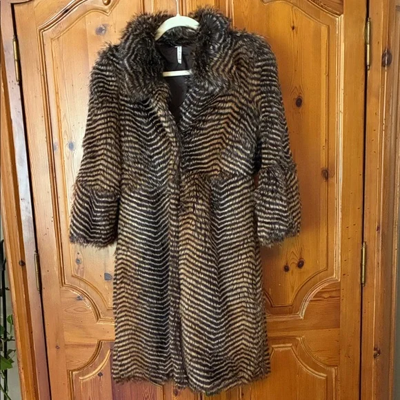 Willow & Clay Faux Fur Coat NWOT - Picture 1 of 7